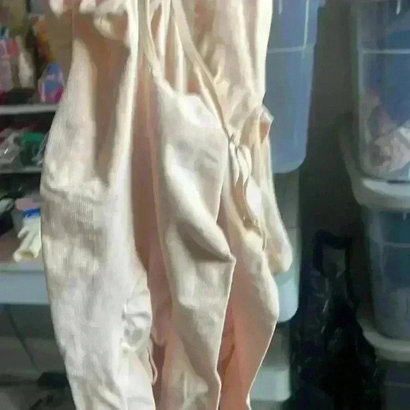 SKIMS- NWOB Sculpting Seamless Mid Thigh Bodysuit - Light nude - Picture 11 of 13